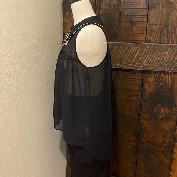 Dainty yet rock n roll sleeveless swallow blouse - Picture 5 of 6